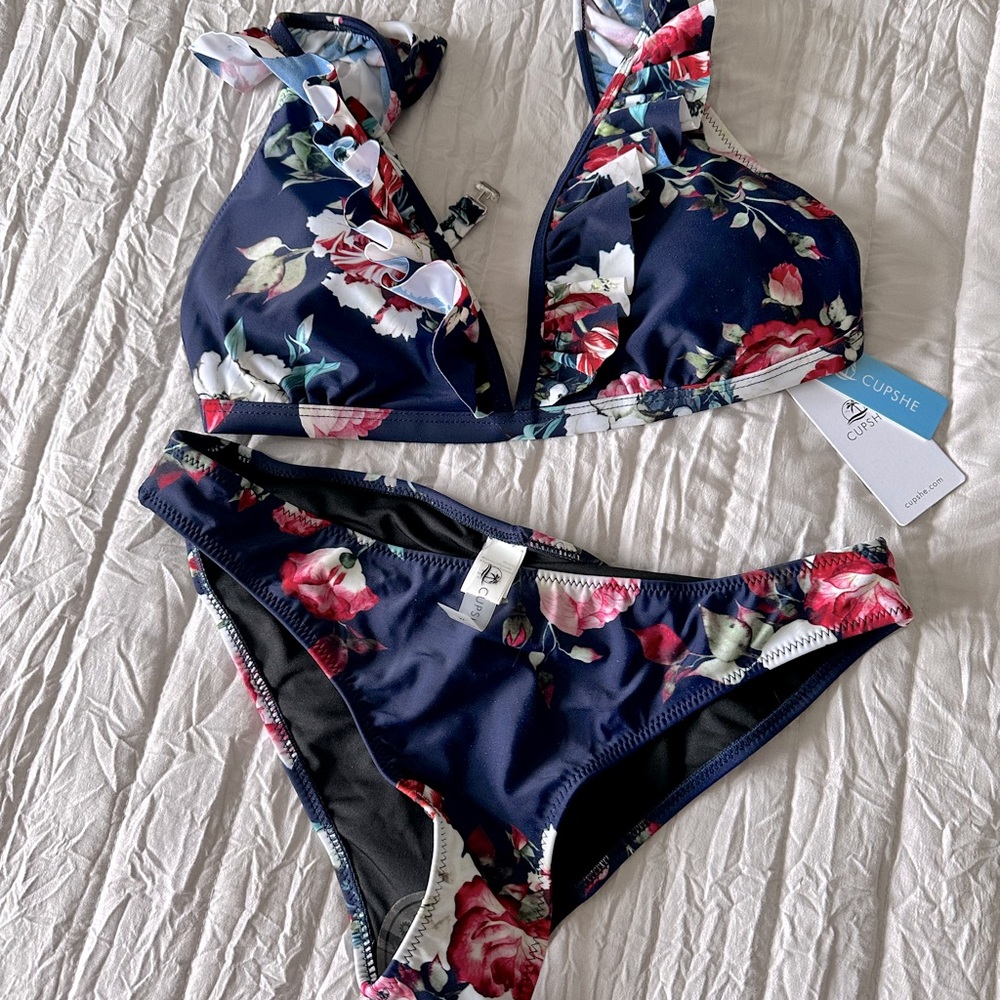 NWT Cupshe bikini, navy floral-M